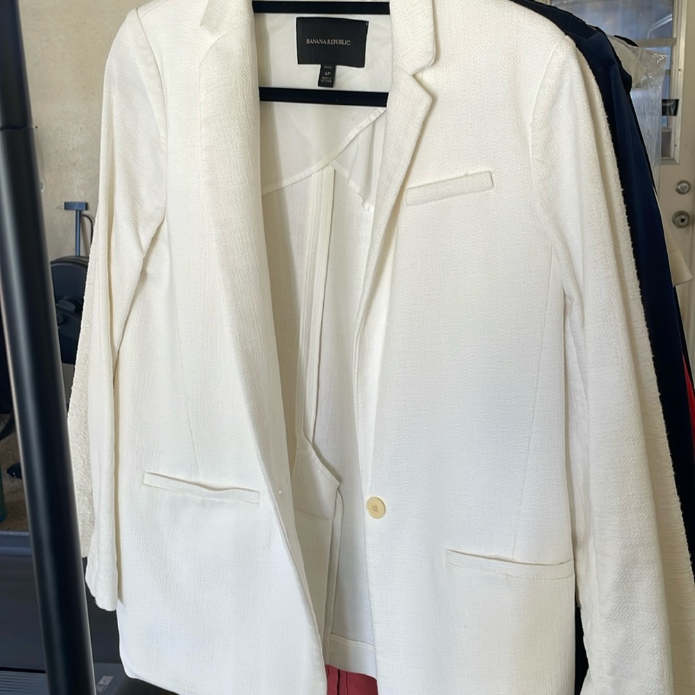 White textured blazer, partial liner